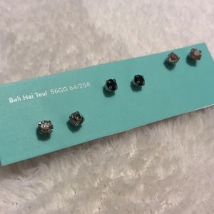 💎Claire's Simple Crystal Earrings- Set of 3💎